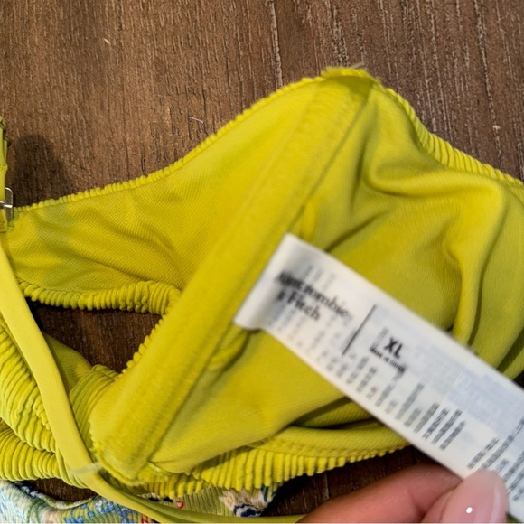 Abercrombie & Fitch Green Bikini Top Women’s XL swimsuit - Picture 4 of 4